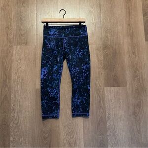Lululemon Align Cropped floral Chic
Capri Yoga Workout Leggings size 6